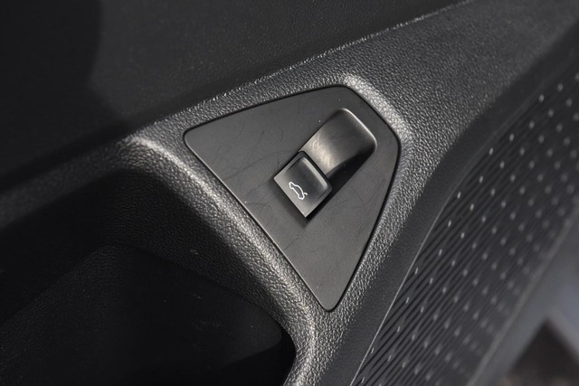 Volkswagen Jetta Vehicle Image 09