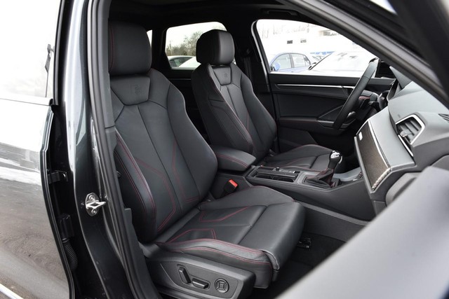 Audi Q3 Vehicle Image 21