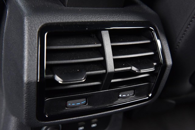 Audi Q3 Vehicle Image 24