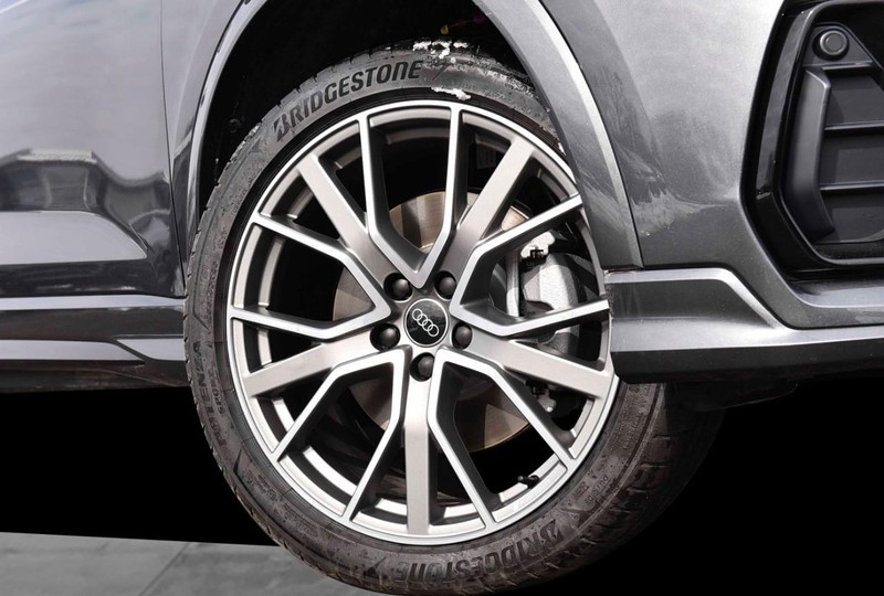 Audi Q3 Vehicle Full-screen Gallery Image 03