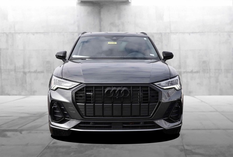 Audi Q3 Vehicle Full-screen Gallery Image 04
