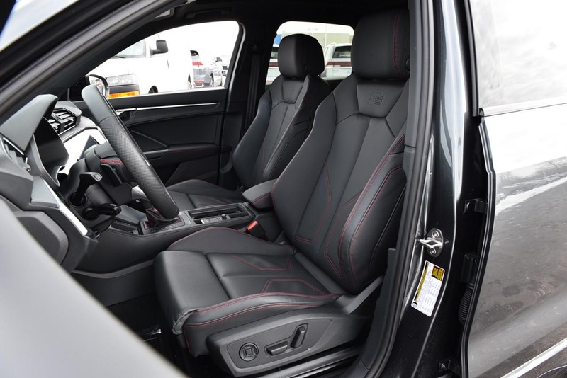 Audi Q3 Vehicle Full-screen Gallery Image 20