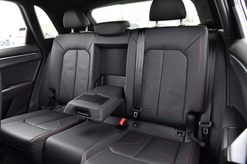 Audi Q3 Vehicle Full-screen Gallery Image 23