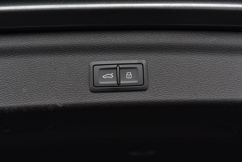 Audi Q3 Vehicle Full-screen Gallery Image 27