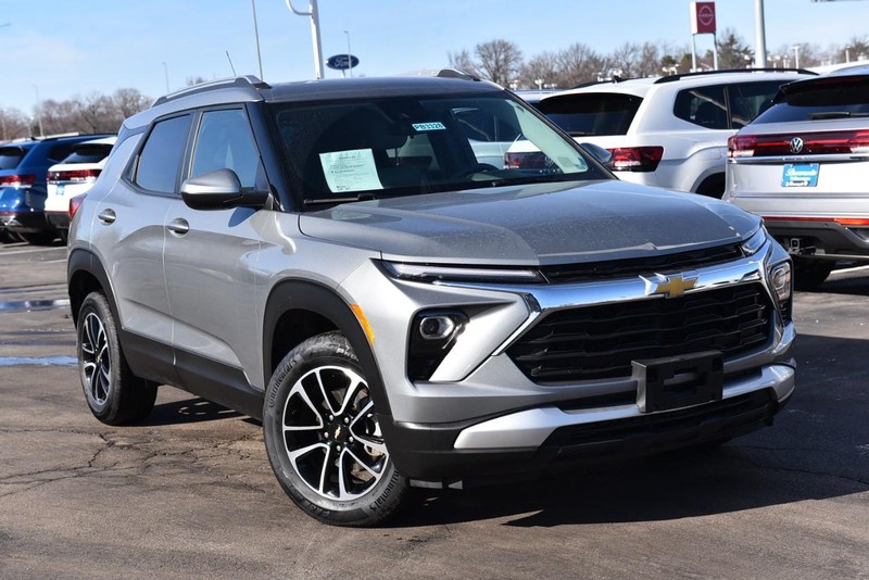 Chevrolet TrailBlazer Vehicle Image 02