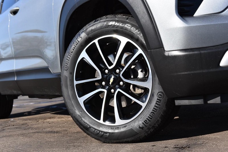 Chevrolet TrailBlazer Vehicle Image 03