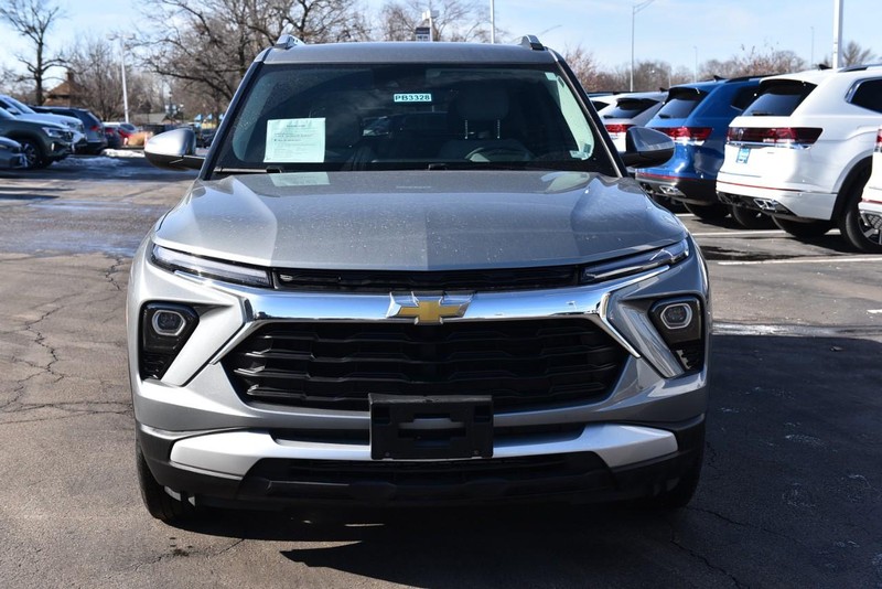 Chevrolet TrailBlazer Vehicle Image 04