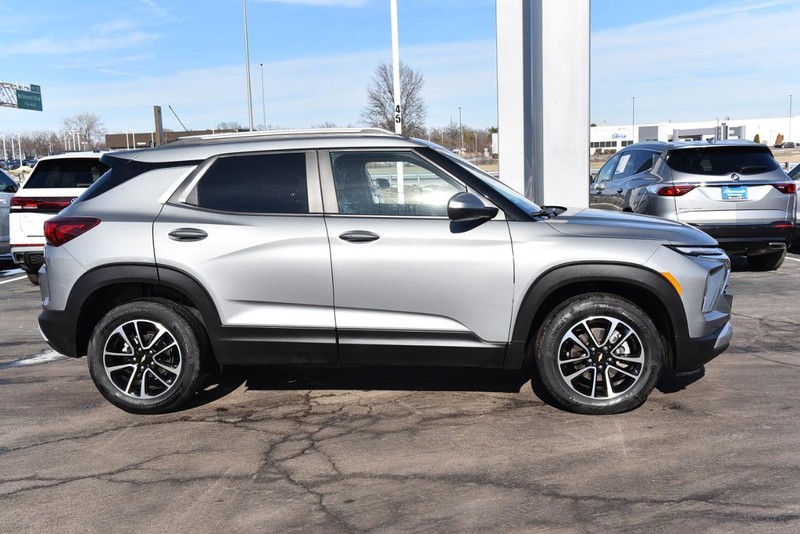 Chevrolet TrailBlazer Vehicle Image 05