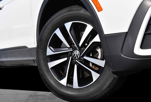 Volkswagen Tiguan Vehicle Image 03