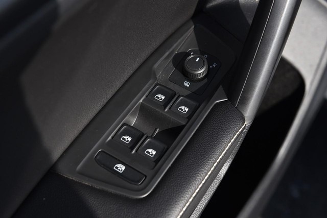 Volkswagen Tiguan Vehicle Image 08