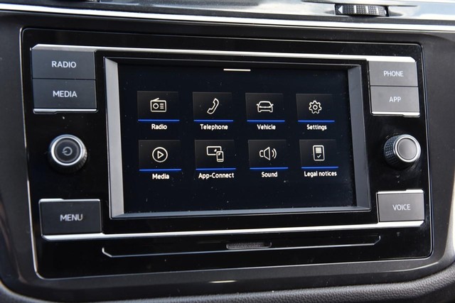 Volkswagen Tiguan Vehicle Image 13