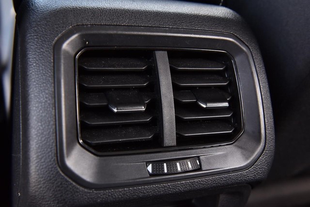 Volkswagen Tiguan Vehicle Image 21