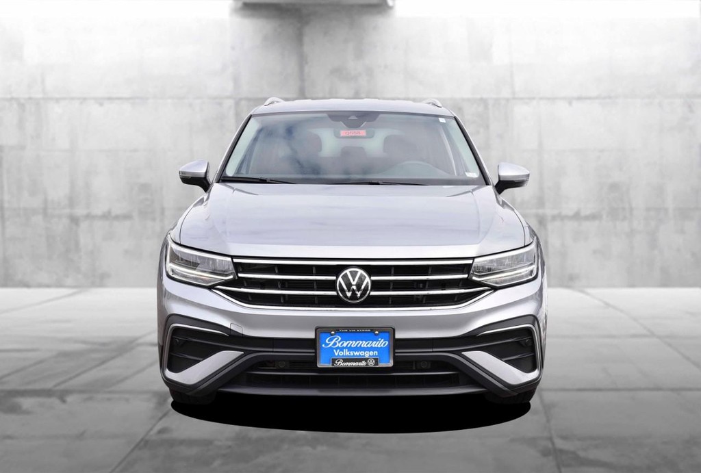 Volkswagen Tiguan Vehicle Full-screen Gallery Image 4