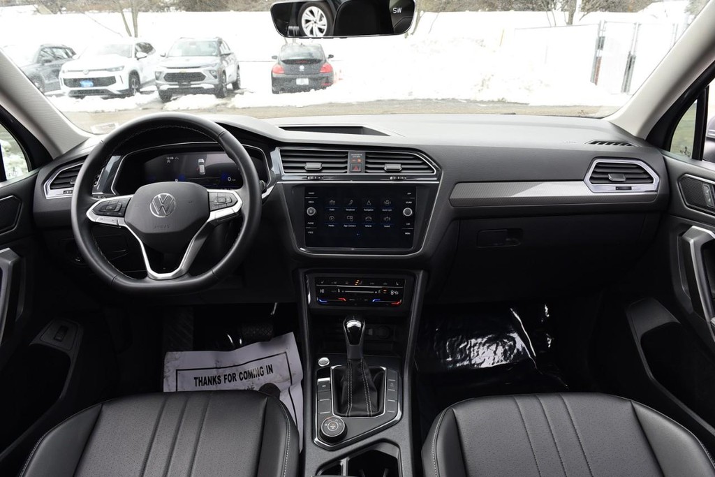 Volkswagen Tiguan Vehicle Full-screen Gallery Image 7