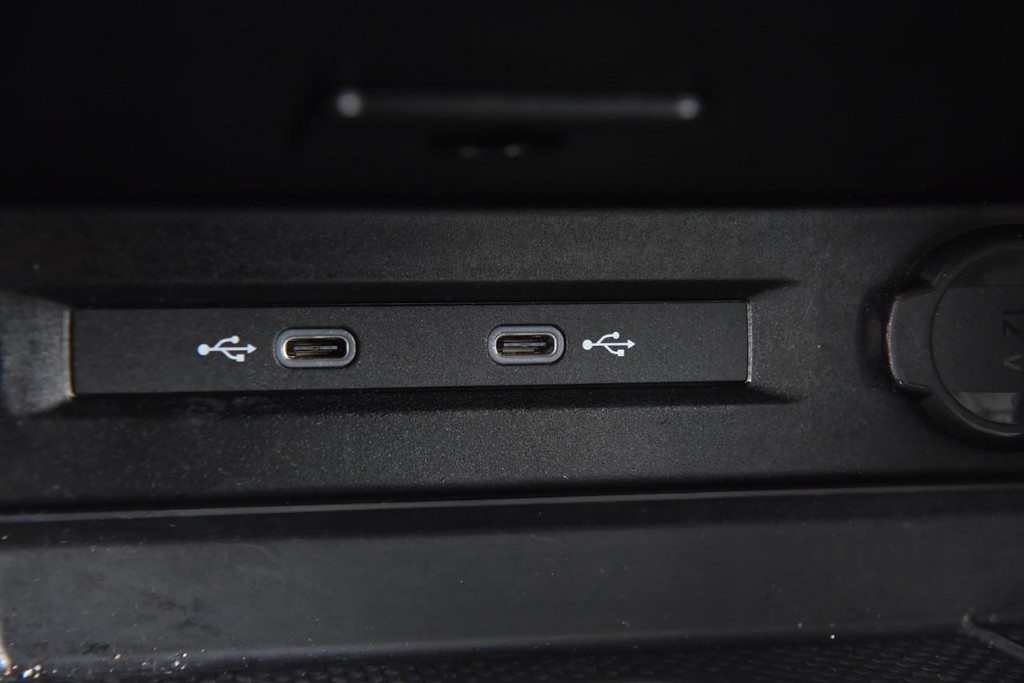 Volkswagen Tiguan Vehicle Full-screen Gallery Image 16