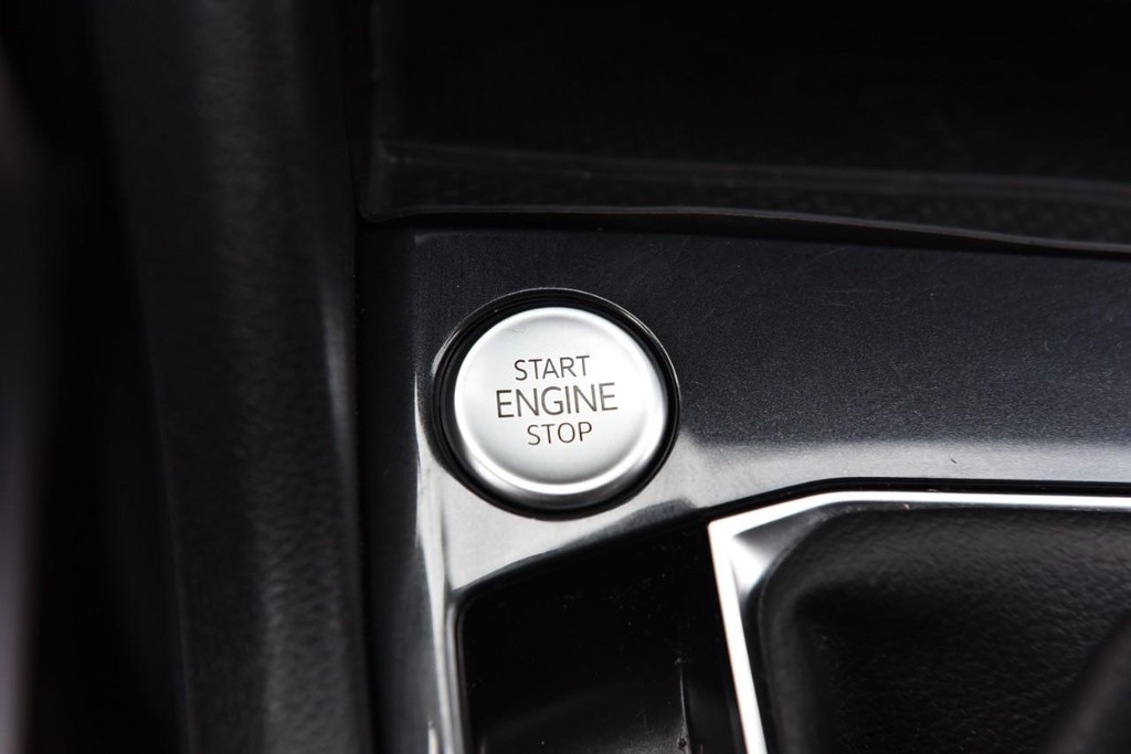 Volkswagen Tiguan Vehicle Full-screen Gallery Image 17