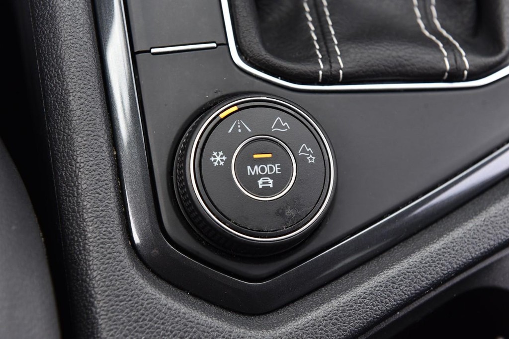 Volkswagen Tiguan Vehicle Full-screen Gallery Image 18