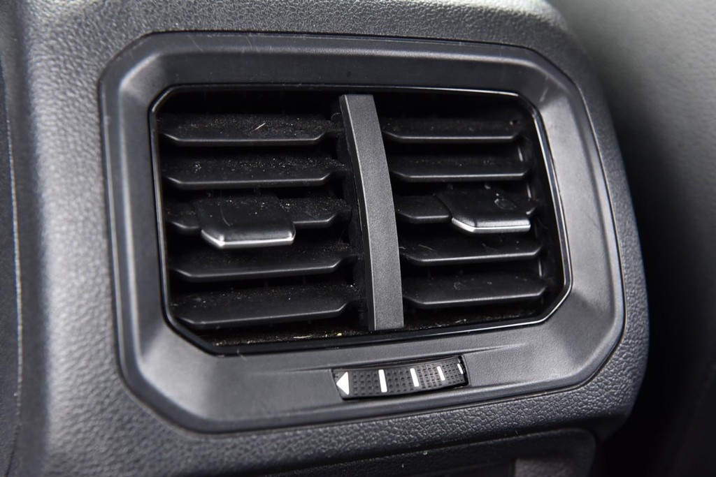 Volkswagen Tiguan Vehicle Full-screen Gallery Image 23