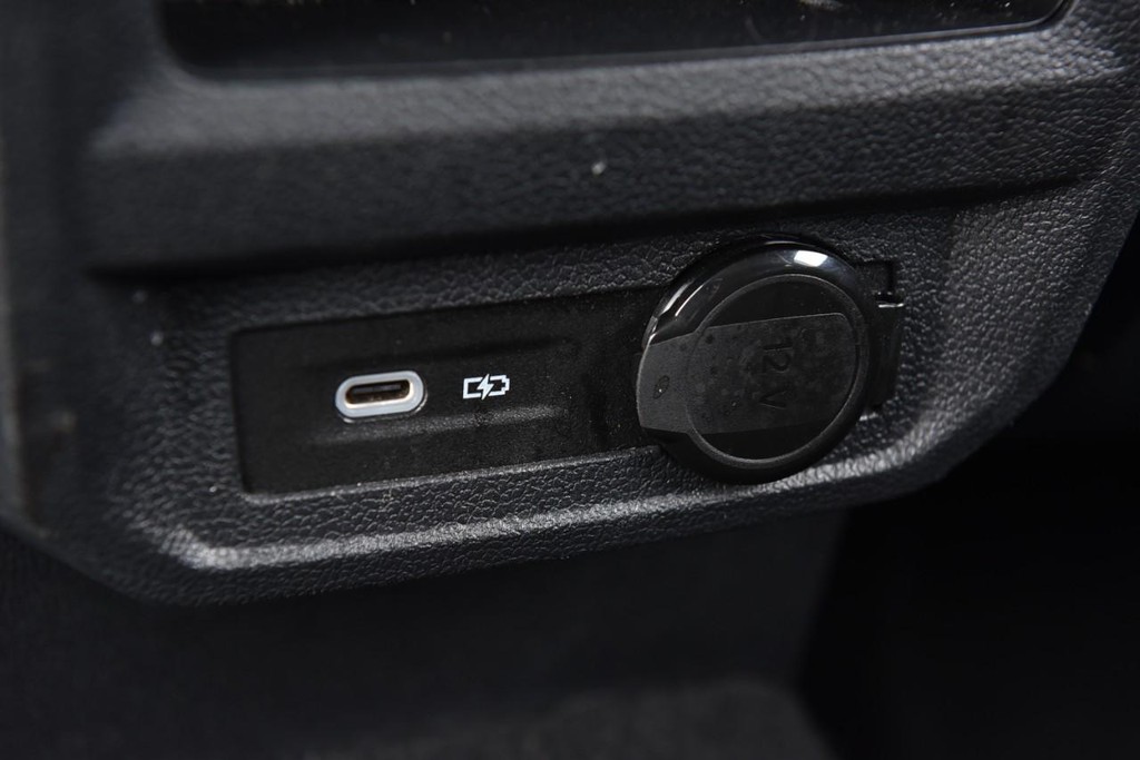 Volkswagen Tiguan Vehicle Full-screen Gallery Image 24