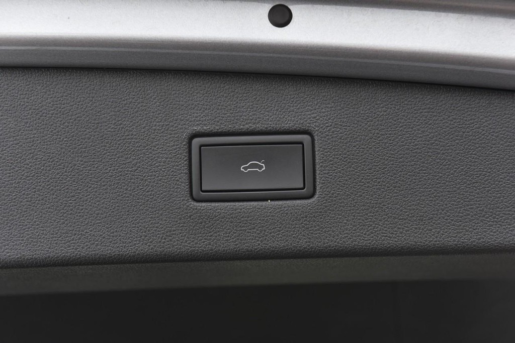 Volkswagen Tiguan Vehicle Full-screen Gallery Image 26