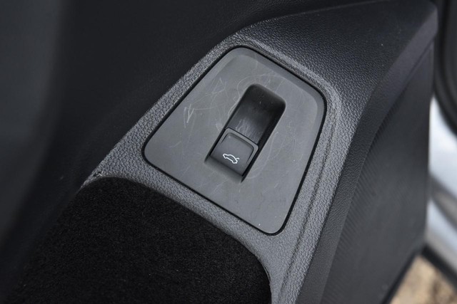 Volkswagen Tiguan Vehicle Image 09