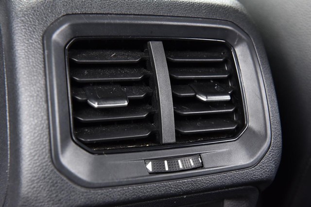 Volkswagen Tiguan Vehicle Image 23