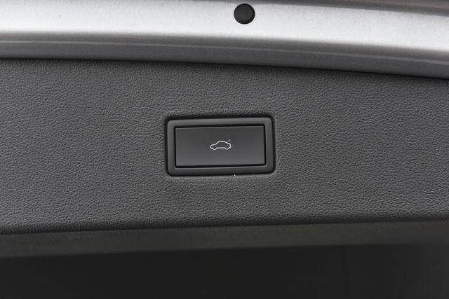 Volkswagen Tiguan Vehicle Image 26