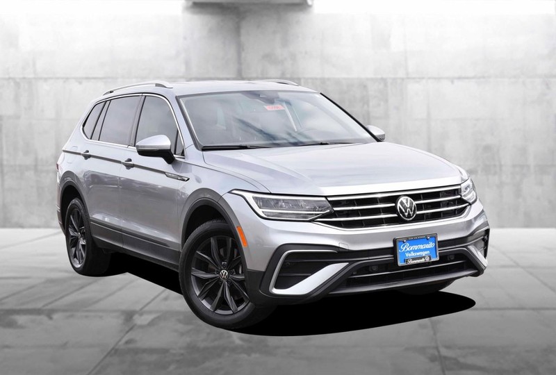 Volkswagen Tiguan Vehicle Image 02