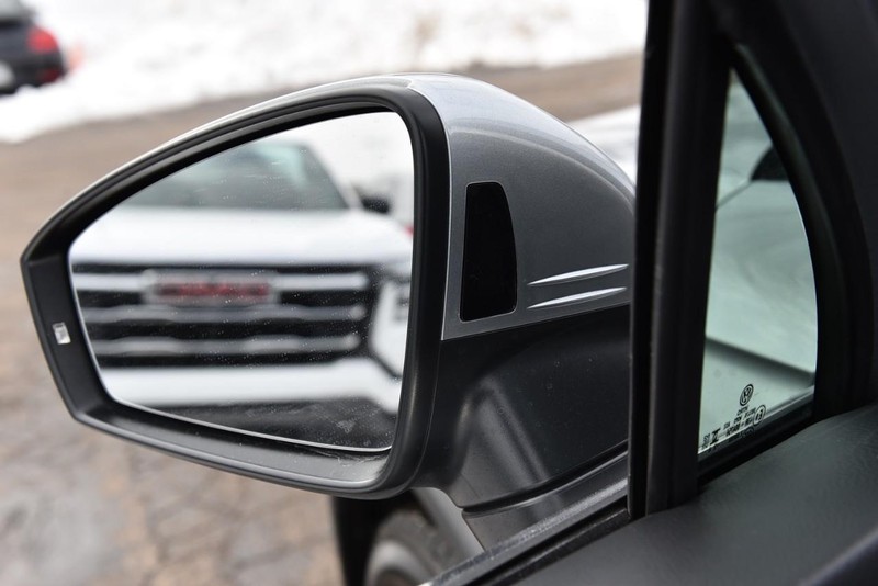 Volkswagen Tiguan Vehicle Image 10