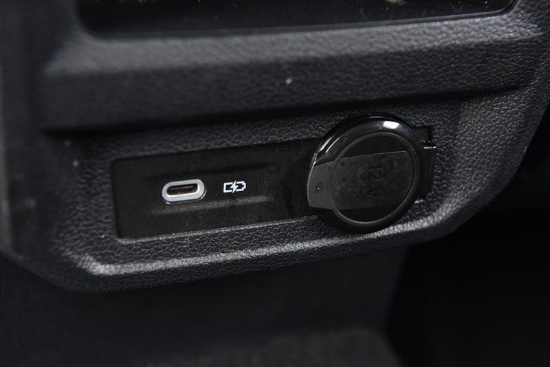 Volkswagen Tiguan Vehicle Image 24