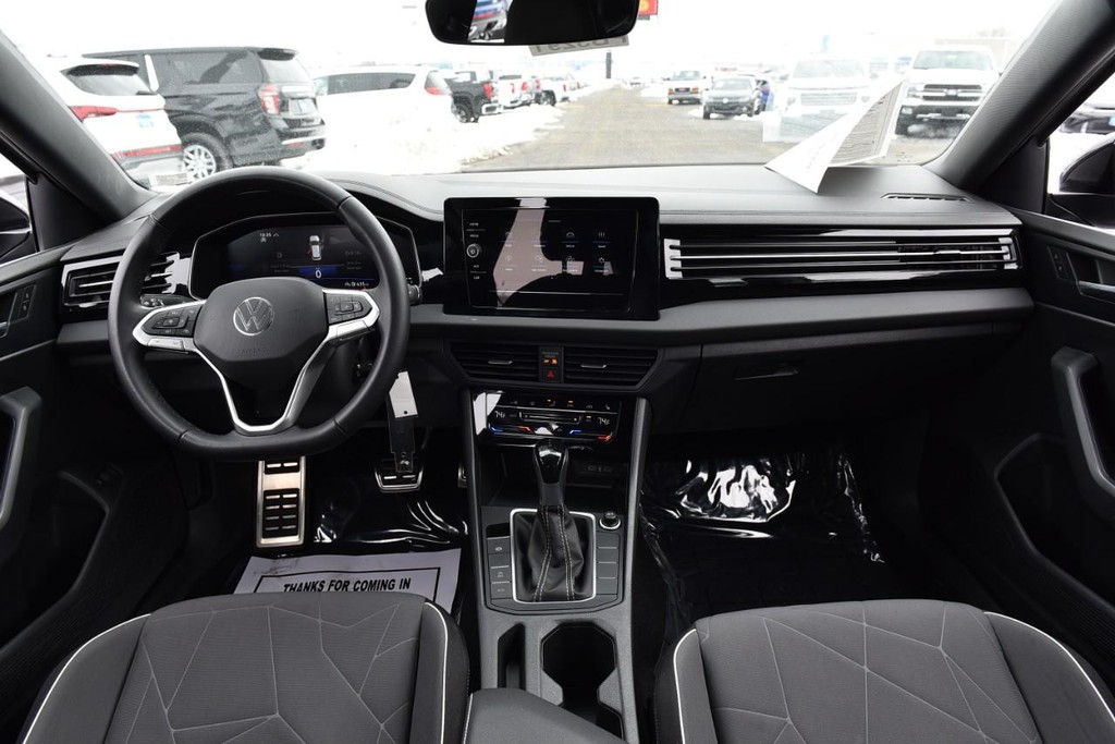 Volkswagen Jetta Vehicle Full-screen Gallery Image 7