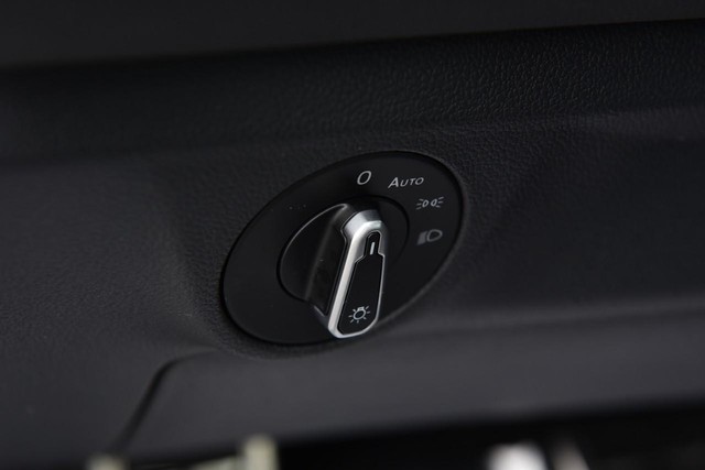 Volkswagen Jetta Vehicle Image 11