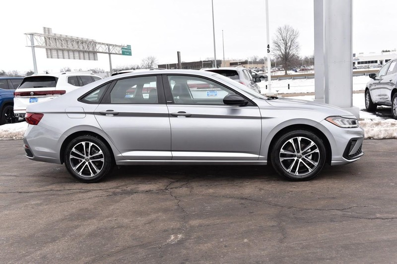 Volkswagen Jetta Vehicle Image 05