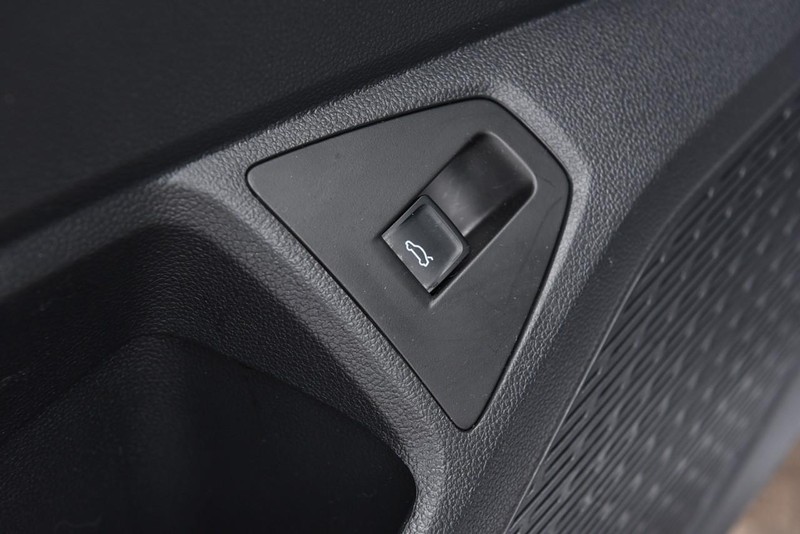 Volkswagen Jetta Vehicle Image 09