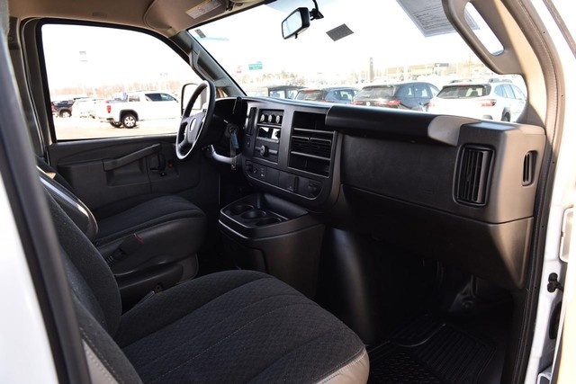 GMC Savana Cargo Van Vehicle Image 08