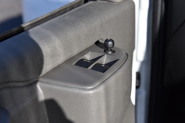 GMC Savana Cargo Van Vehicle Image 09