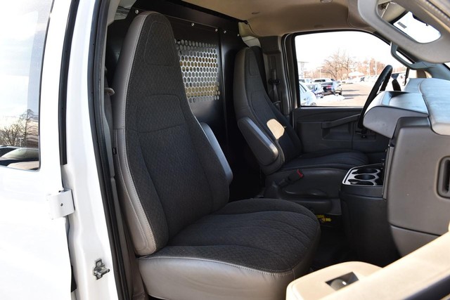 GMC Savana Cargo Van Vehicle Image 16