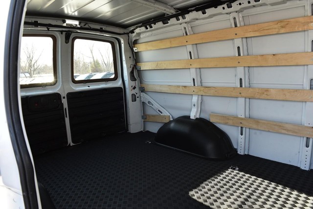 GMC Savana Cargo Van Vehicle Image 18