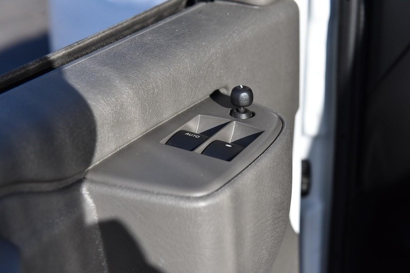 GMC Savana Cargo Van Vehicle Image 09