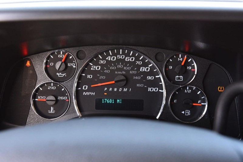 GMC Savana Cargo Van Vehicle Image 11