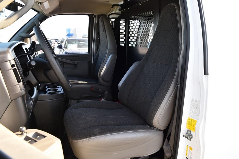GMC Savana Cargo Van Vehicle Image 15