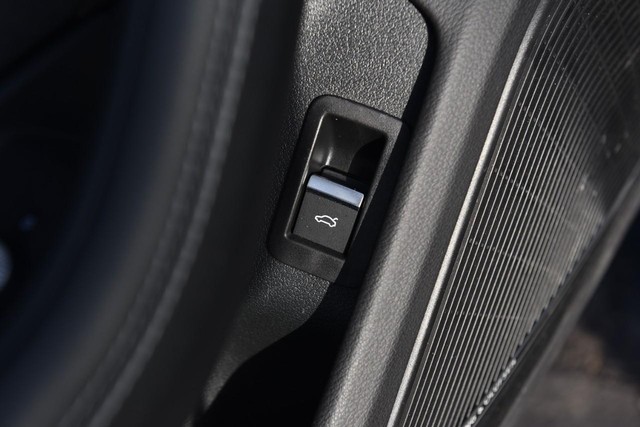 Audi A4 Sedan Vehicle Image 09