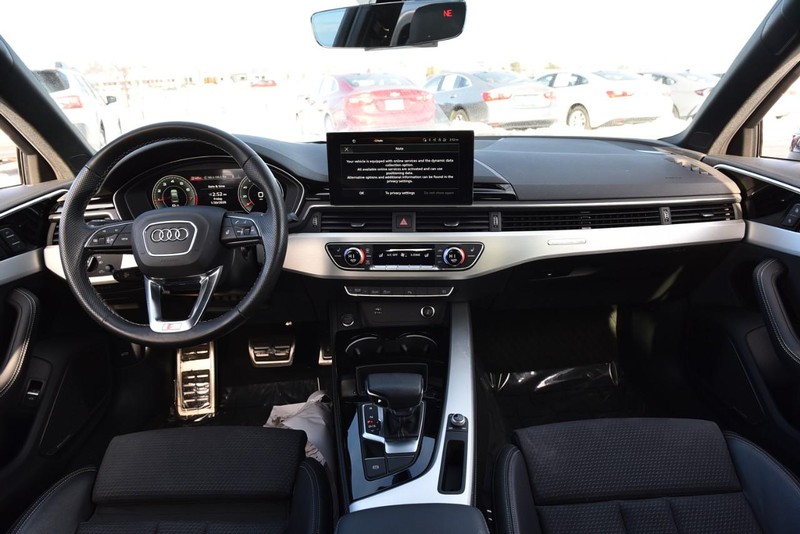 Audi A4 Sedan Vehicle Full-screen Gallery Image 07