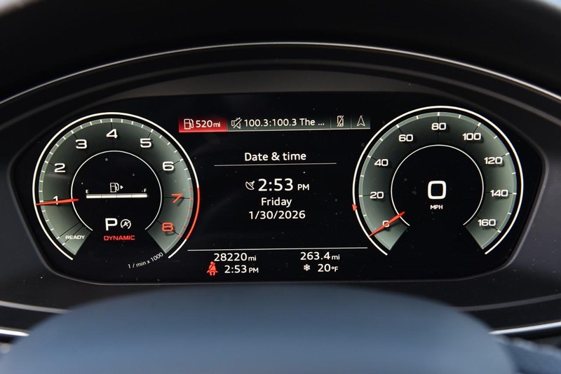 Audi A4 Sedan Vehicle Full-screen Gallery Image 13