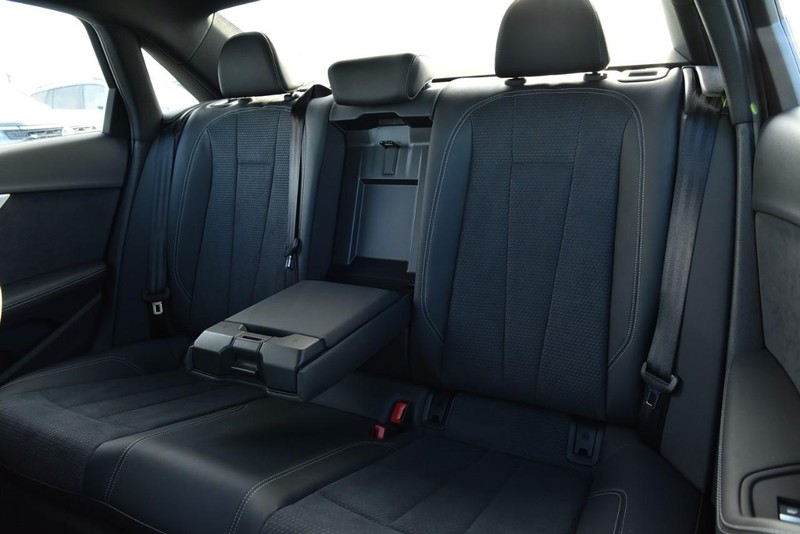 Audi A4 Sedan Vehicle Full-screen Gallery Image 23