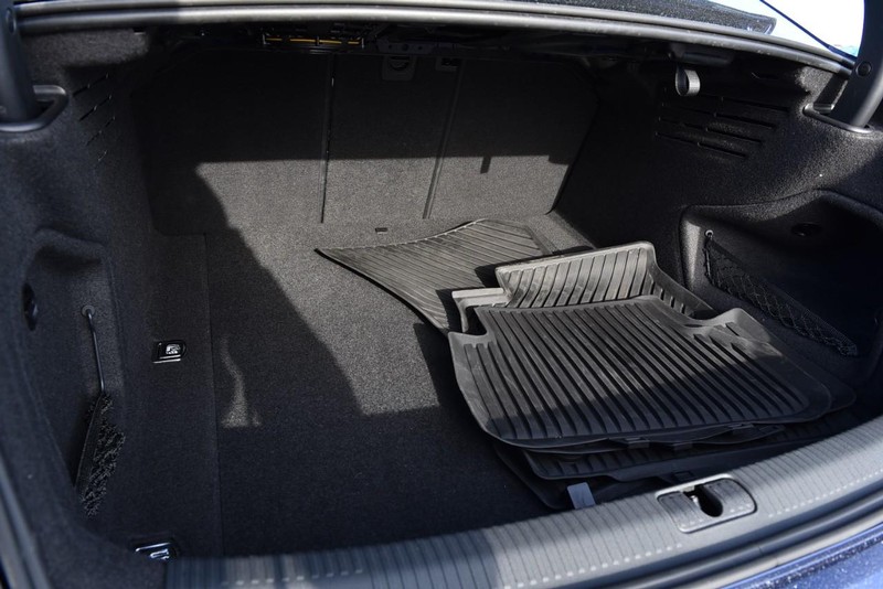 Audi A4 Sedan Vehicle Full-screen Gallery Image 26