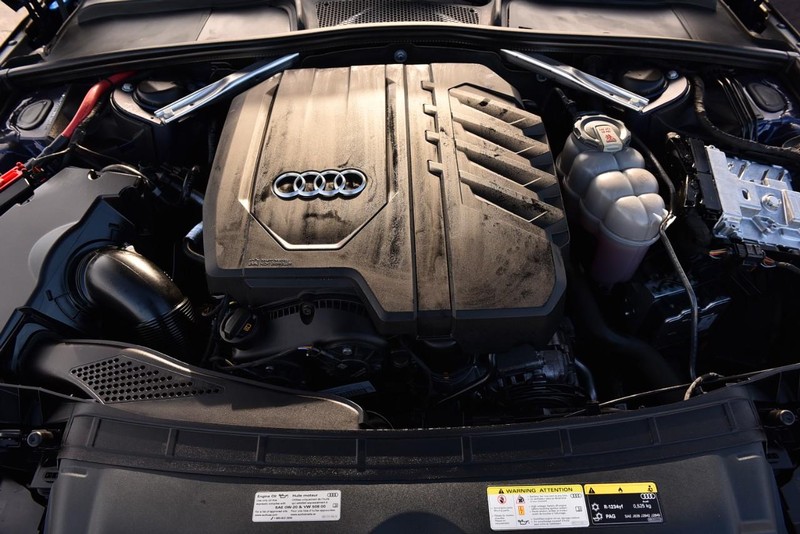 Audi A4 Sedan Vehicle Full-screen Gallery Image 27