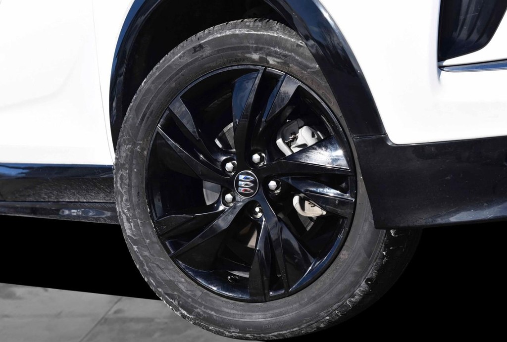 Buick Encore GX Vehicle Full-screen Gallery Image 3