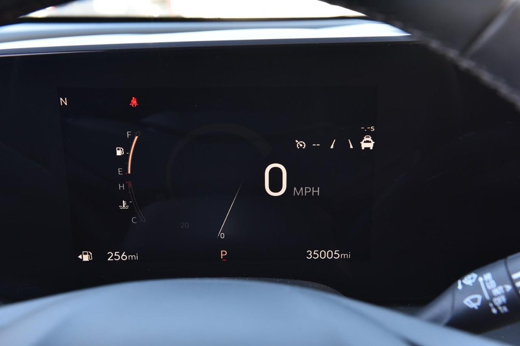 Buick Encore GX Vehicle Full-screen Gallery Image 11