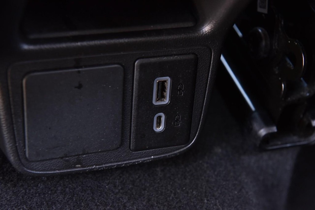 Buick Encore GX Vehicle Full-screen Gallery Image 21